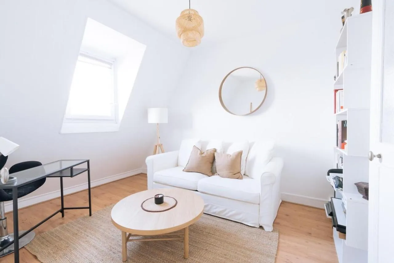 Chic Apartment W 2 Sofa Beds 18Th Arrondissement Paris